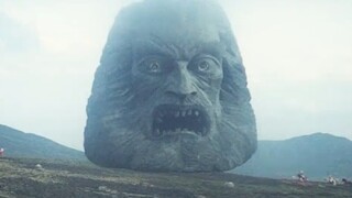 天空出现巨大的人头，野人看见赶紧跪拜，殊不知竟是一场阴谋