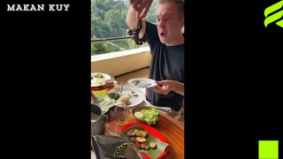 Reaksi Bule Ketika Pertama Kali Makan Babat di Indonesia