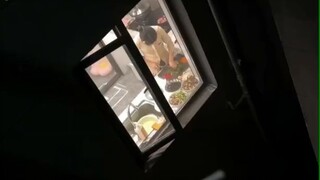 أحسد هذا الرجل حقًا. كل يوم أرى زوجته تُعدّ الطعام وتنتظر عودة زوجها لتناوله.