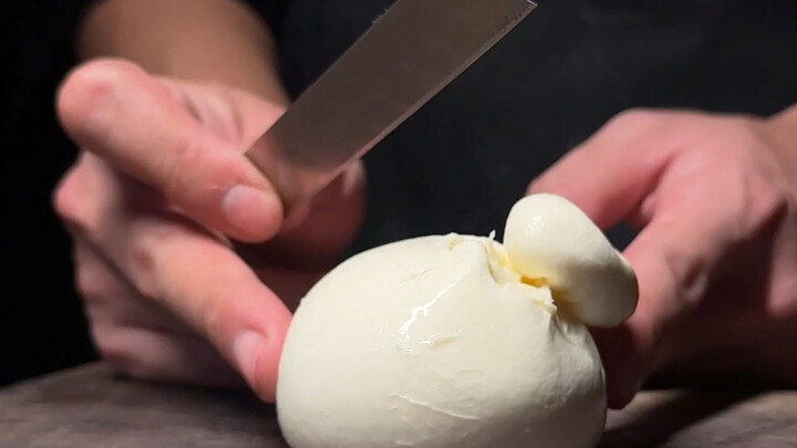 كرة الجبن المتدفقة