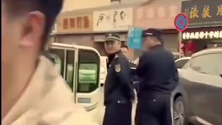 还在是我大爷！！！一句尿尿都冒油花子，把我笑的肚子疼？