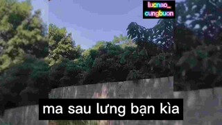 Ma sau lưng bạn kìa
