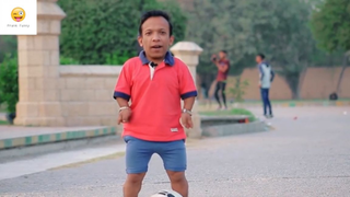 Troll Giả Sút Banh Vào Người Lạ #Prank