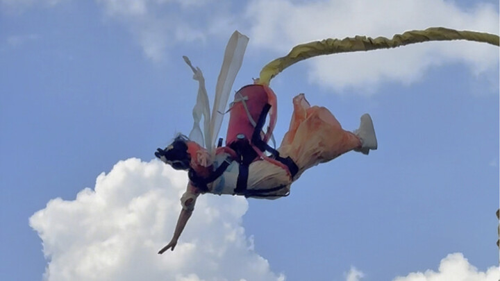 Jangan bungee jumping kalau perutmu sakit🙃Aku hampir menjadi Luotuo Xiangzi