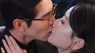Pacar selingkuh, aku nikahi ayah CEO Mafia-nya, dimanja tanpa henti
