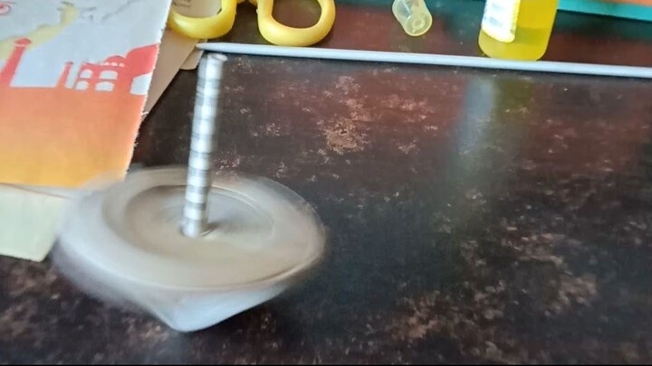 From a simple blue paper to a spinning toy 🔵✨ Here’s a small trailer of my new origami creation.