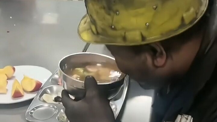 Makan siang para penambang batu bara