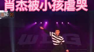 现在的小孩太残暴了基本功加大招耍的太流畅的，全场欢呼。肖杰一套下来大家都知道厉害，没有太大反应