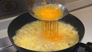 Metode baru ini benar-benar hebat. Ternyata Anda bisa membuat telur goreng hanya dengan sesendok kec
