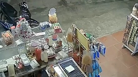 It's not like you just take it and run away, it takes less than 5 seconds, hahahaha.