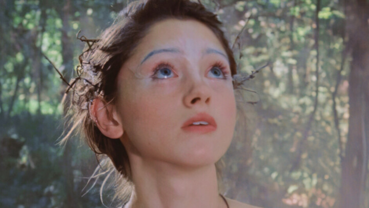 Nancy in this movie is as beautiful as an elf [Stranger Things/natalia dyer]