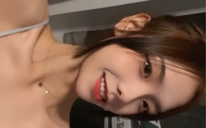 Live Wallpaper - I think you just want a kiss.