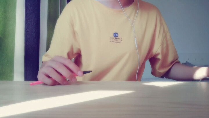 "aLIEz" was covered by a man with 2 pens knocking on a table