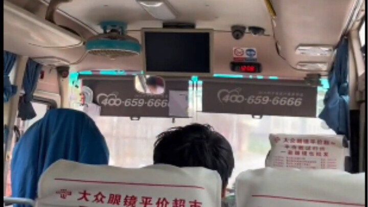 #The first batch of post-00s returning home "As soon as I got on this bus, I knew I was almost home"