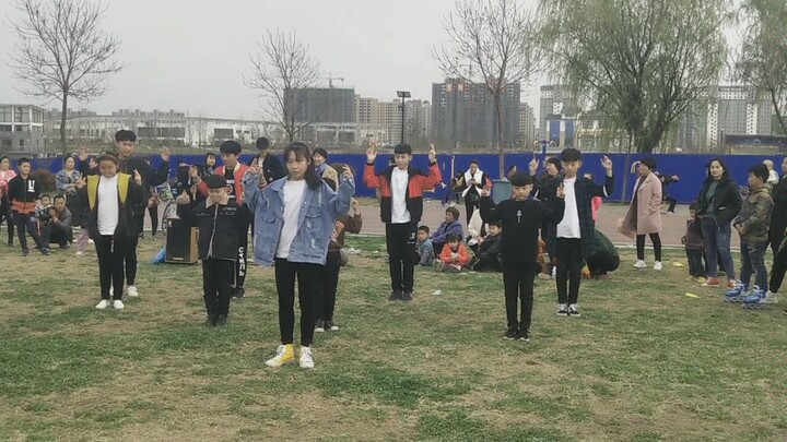 Lu Han, quite interesting, dance