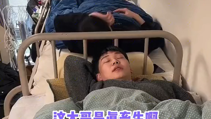 “Nggak salah lagi, saudara sejati! Aku pasti bantuin lo gagal mata kuliah!!”