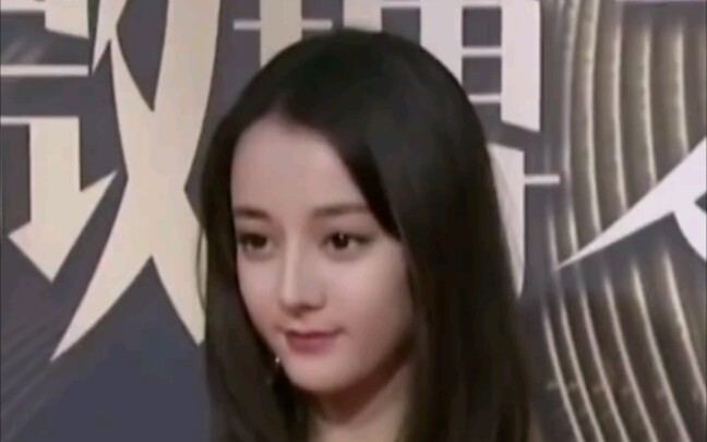 Dilireba looks like a doll, her face is full of collagen during this period~