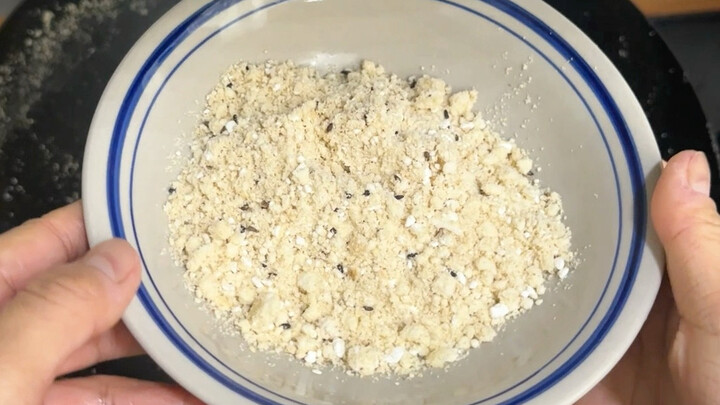 Có khách đến, chỉ dùng một miếng thịt ba chỉ xông khói mà làm được 12 món ăn và một món canh đơn giả