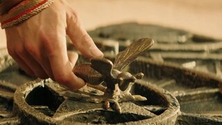 这是个神奇的箱子，只要按动机关就会立即从内向外自动展开，并且越变越大