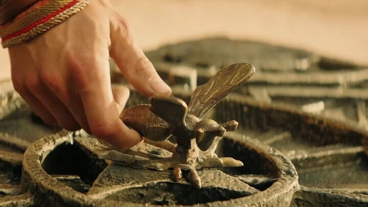 This is a magical box that instantly unfolds automatically from the inside out as soon as you press 