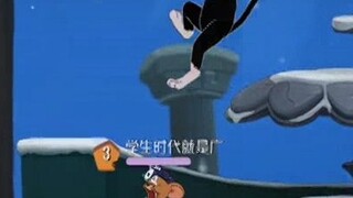 Game Seluler Tom and Jerry: Tikus Hitam vs. Empat Bajak Laut, Golf di Tanah, Sesuatu Sesuatu