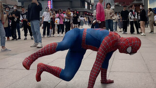 变身蜘蛛侠 街头表演跳街舞