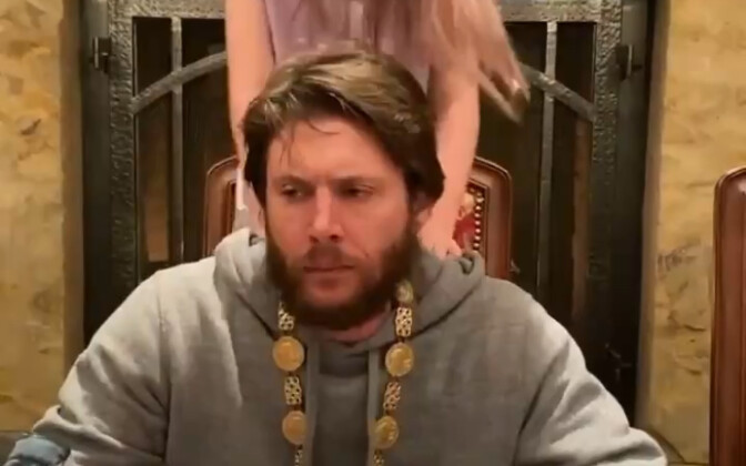 พ่อทหารตามใจลูกสาวมากเกินไปแล้ว พ่อหล่อมากเลย