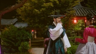 “Chỉ có mỗi tài tán gái, tiếc rằng bản thân lại là con gái.”