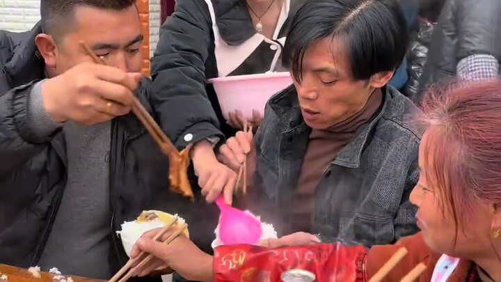 ชาวมณฑลยูนนาน กุ้ยโจว และเสฉวนเก่งเรื่องขอข้าวเพิ่มมากจริงๆ!