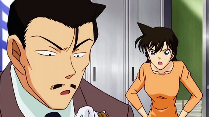 Heiji: Do you dare to move? Conan: I dare not move, I dare not move