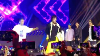 ينبع من العاطفة ويقف عند حدود اللياقة، إنه صاحب الخصر الساحر الذي لا يمكن التهور معه.