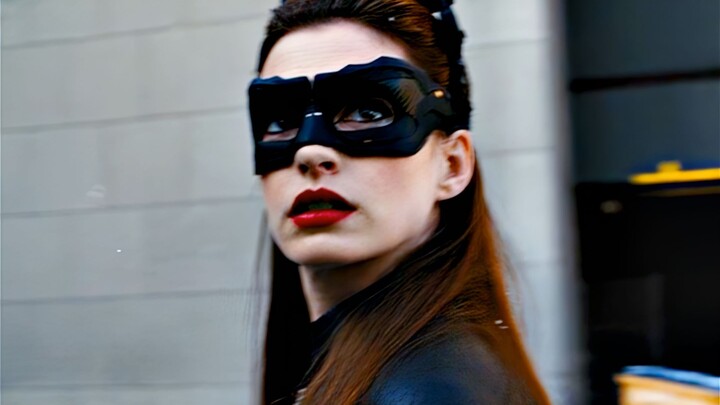 “Elegant Catwoman – Anne Hathaway”