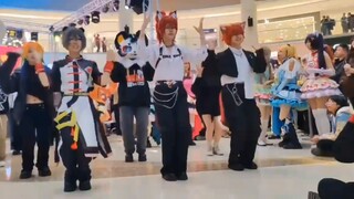 The bee group was gathered together in the dance! The chorus was very uniform, but the movement and 