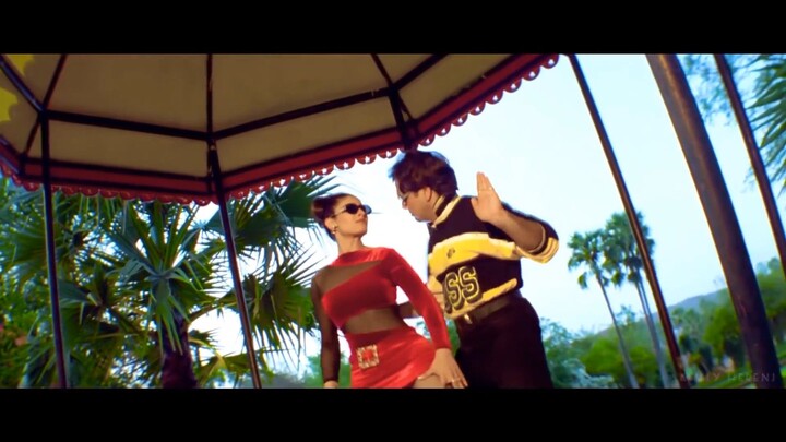 Aakhiyon Se Goli Mare Video Song Dulhe Raja