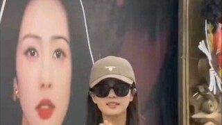 [กวางขาว] มีสุนัขจิ้งจอกอยู่ในเหิงเหมิน โชคดีนะ! ขณะนั้นมีพระจันทร์อันสุกสว่างอยู่ และครั้งหนึ่งเคยส