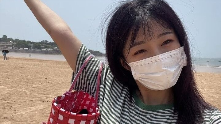 Pakai masker itu kayak ngaduk lotre, udah keluar kata “terima kasih” aja masih harus lanjut terus?