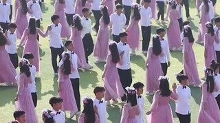 黄冈一学校千人合跳华尔滋