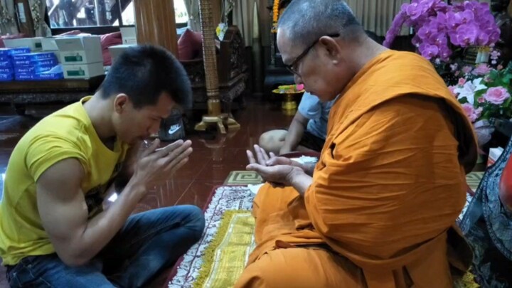 เมื่อ4ปีที่แล้ว ฝังตะกรุดใต้ท้องแขน และรับตะกรุดลูกปืนจากหลวงพ่อ #วัดสายไหม #หลวงพ่ออ๊อดวัดสายไหม