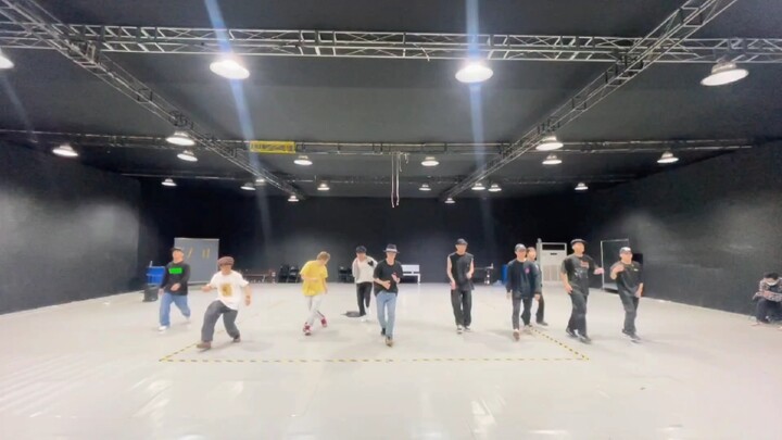 เวอร์ชันห้องฝึกซ้อมของหวังอี้ป๋อ