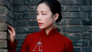 Chinese people always have a bright feeling when wearing red