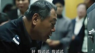 保安为了救人打开保险柜，不料却是一个圈套！