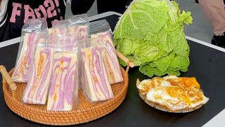 #Bánh mì sandwich khoai môn chà bông Nhìn phản ứng của Bân Bân này... Chẳng lẽ thực sự giấu tiền riê