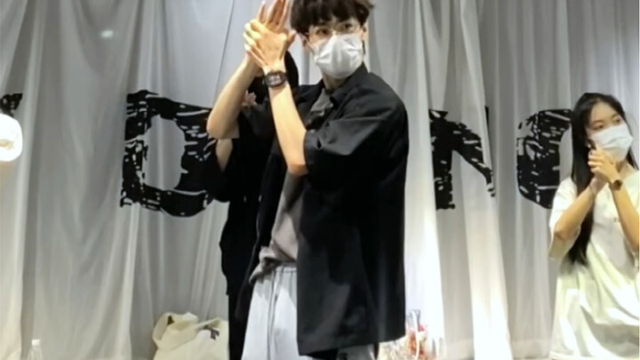 Menari ulang NCT DREAM - Beatbox, hanya tangan yang menjadi keunggulan saya dalam menari ini