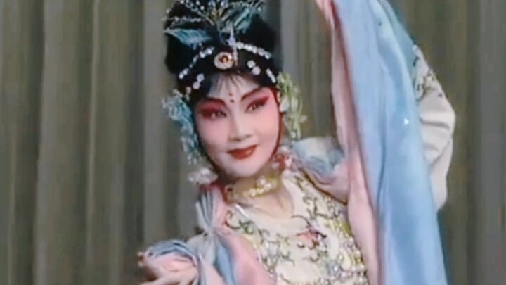 นางฟ้าโปรยดอกไม้~ ผ้าไหมยาวที่สวยงามมาก~