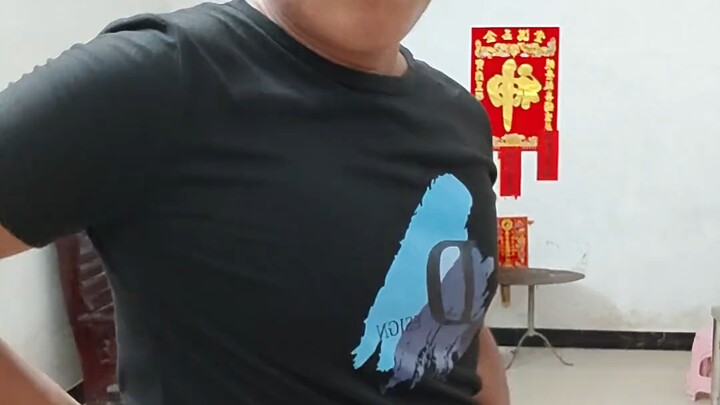 Lên sóng livestream nhảy mà bị chê là động tác khiêu gợi, bảo tôi sáng tạo ra những động tác phản cả