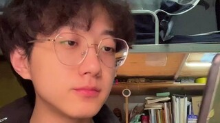 “Namanya juga perempuan, lebih baik sederhana saja.”