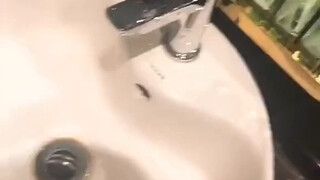 本想洗个手，猝不及防的洗了个澡…