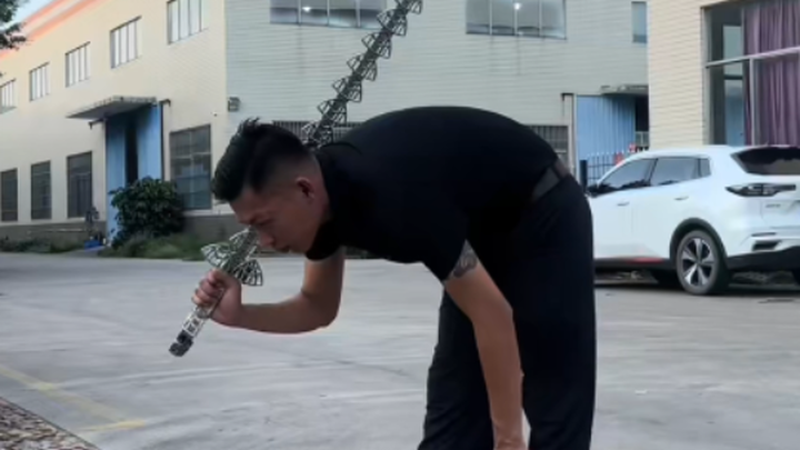 At this moment, my decade-long back finally straightens up!