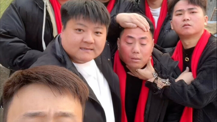 เสี่ยวหยวนจื่อมาสวัสดีปีใหม่ให้คุณแล้ว ขอให้ปีนี้ของคุณรุ่งเรืองราวกับลมพัดน้ำไหว ทุกสิ่งสมปรารถนา!