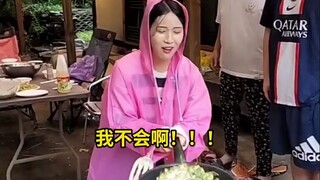 做饭新手是这样翻煎饼的，这是谁本人？